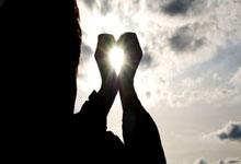 不受场外风波影响！内马尔社媒晒照：与伴侣一起带娃.